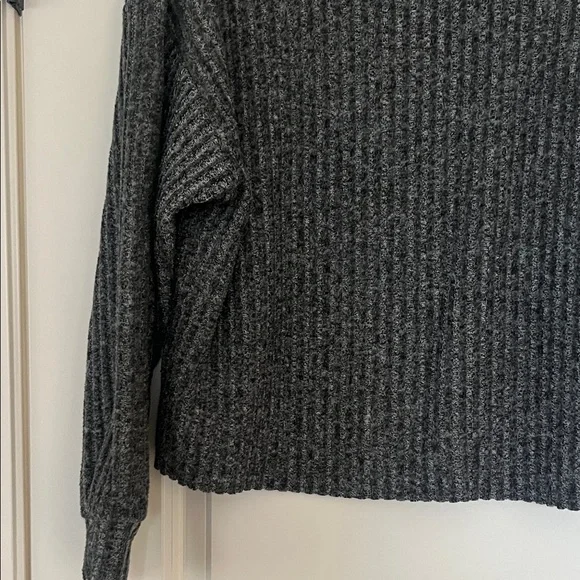 Zara | (M) Cozy Gray Ribbed Sweater - Picture 6 of 7